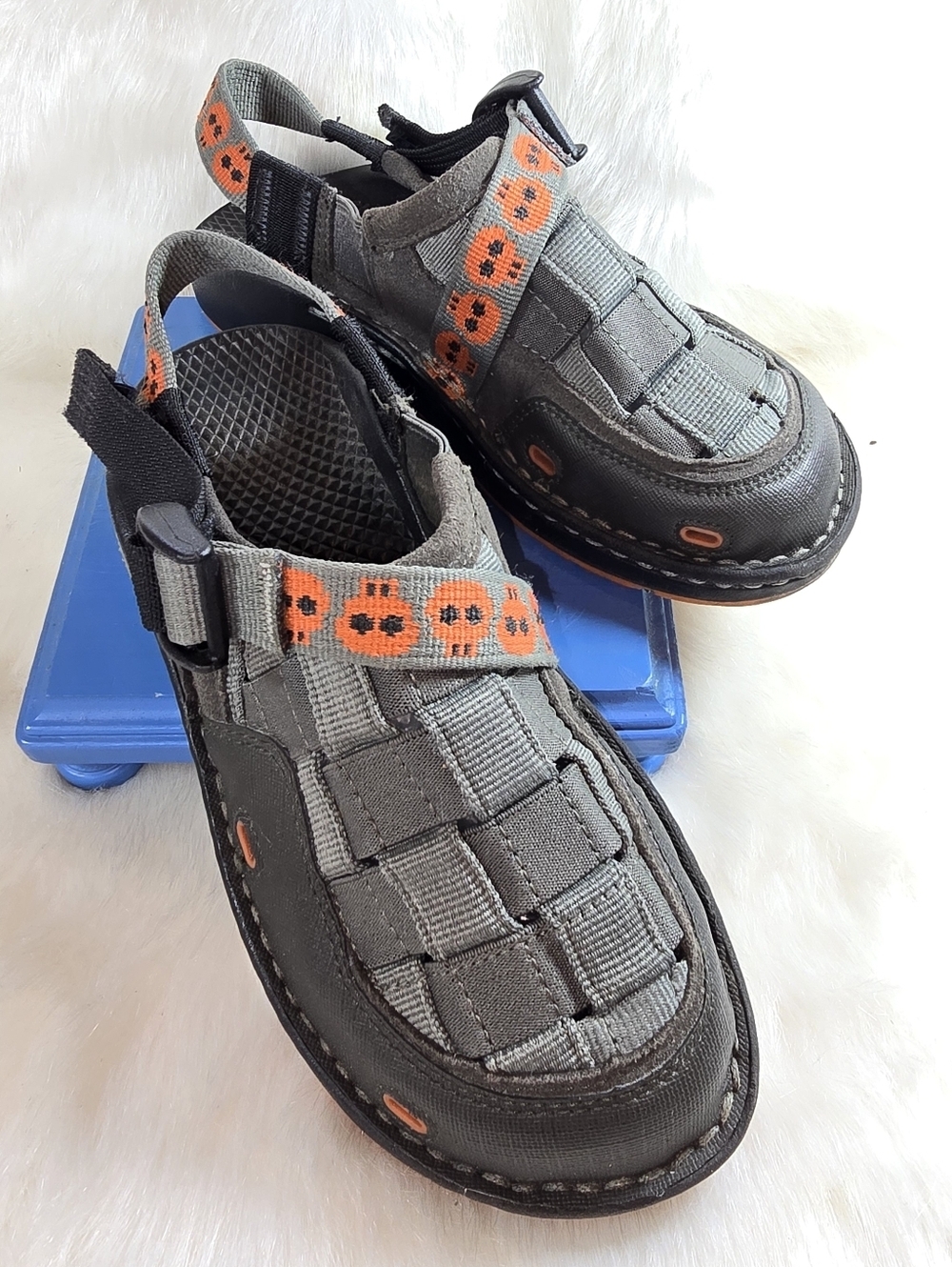Chaco Paradox Kids Gunmetal Closed Toe Sandals w/Orange Scull Accent